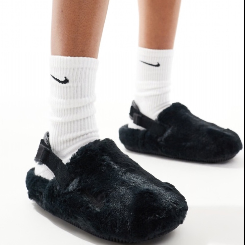 NIB Women’s Sz 7 Nike Calm Mule SE Fleece Slider Sandals in Black